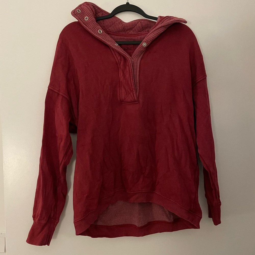 Aerie maroon snap button sweatshirt